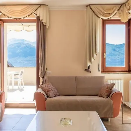 3 Bedrooms View Terrace Feriehus Menaggio
